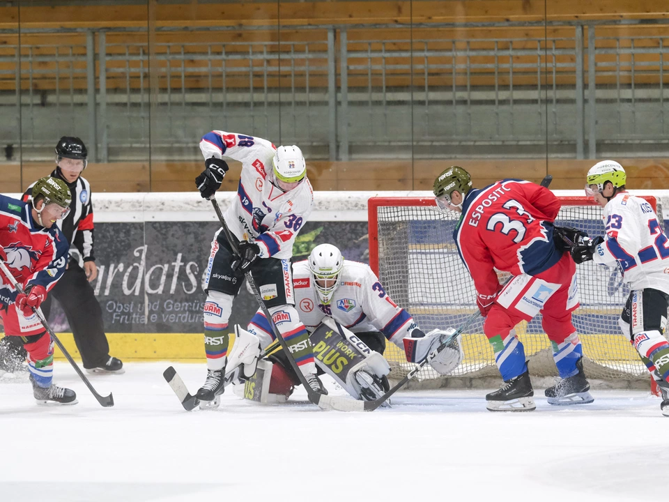 Spielszene-azione_di_gioco_2_HC_Gherdëina-Rittner_Buam_SkyAlps_27_09_26_Credits_Max_Pattis
