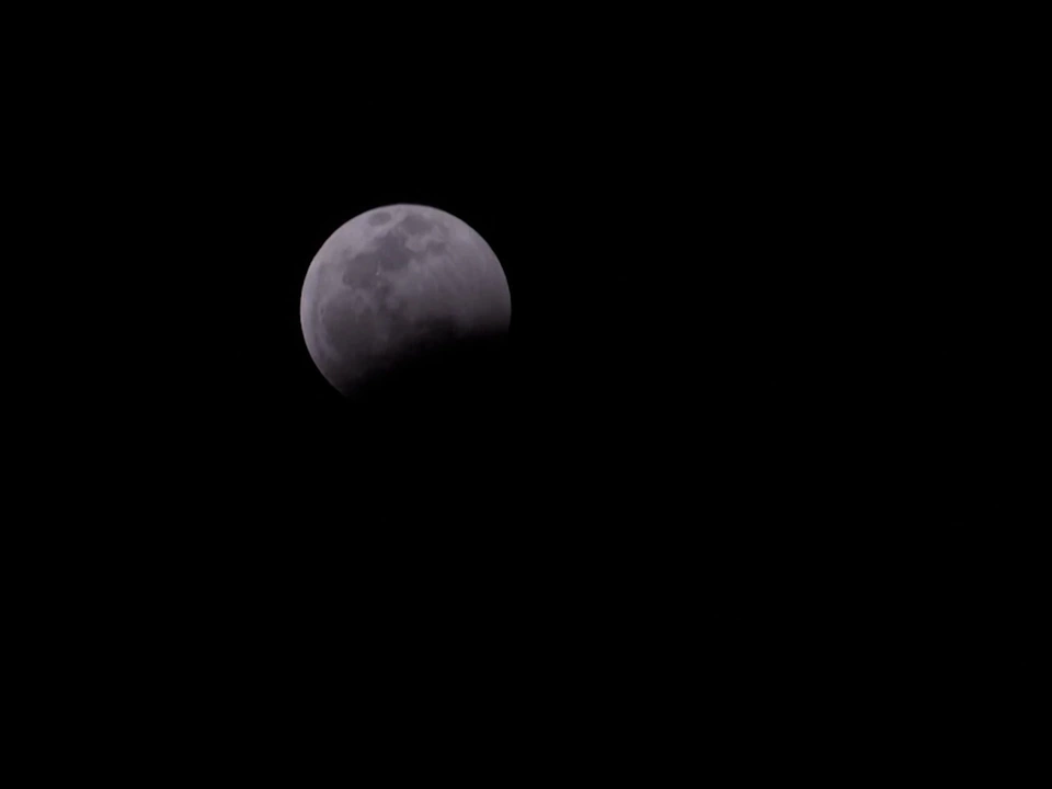 Südamerika: Mondfinsternis begeistert Nachtschwärmer