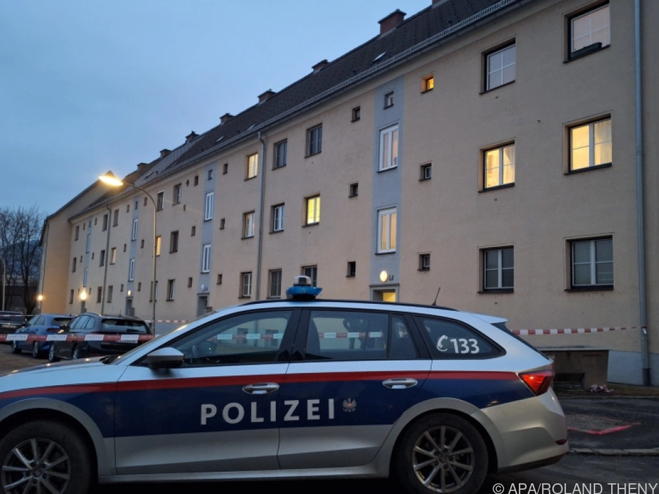 Bub wurde tot in Wohnung in einem Mehrparteienhaus in Leoben gefunden
