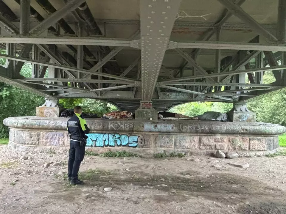 Illegales-Schlaflager-unter-der-Talferbruecke-geraeumt