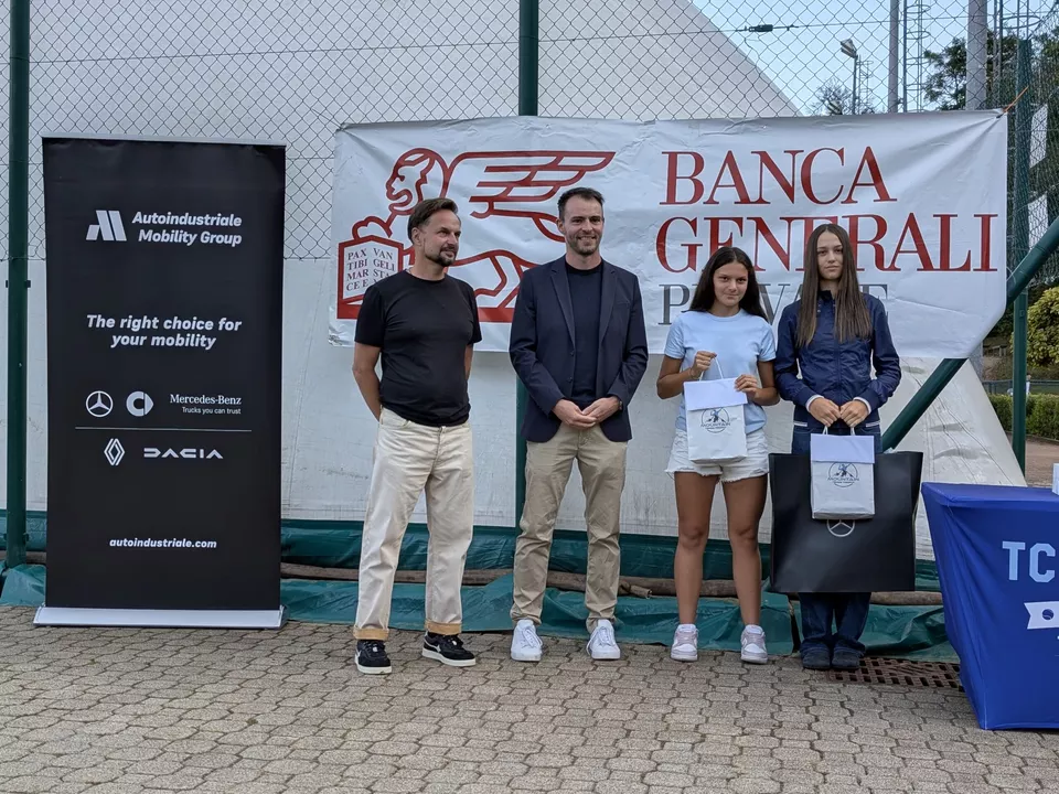 Manuel Demetz (Autoindustriale), Ivan Rossi (Banca Generali, Lena Angerer, Aliz Mrva Kovacs (v.l.n.r.)