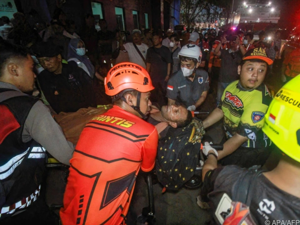 Rettungsarbeiten nach Fährunglück in Indonesien