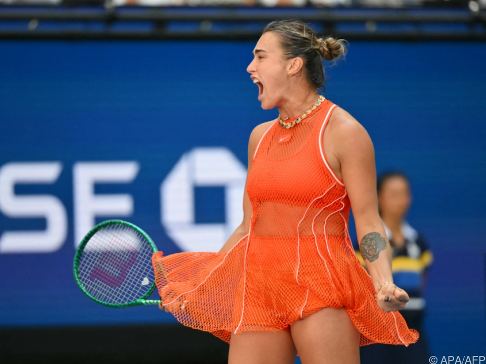 Sabalenka nach hartem Kampf weiter