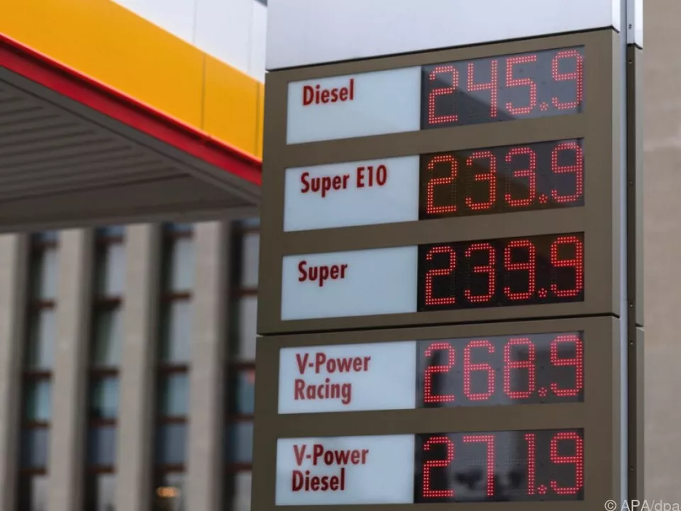 Tanken geht in Deutschland noch mehr ins Geld als in Österreich
