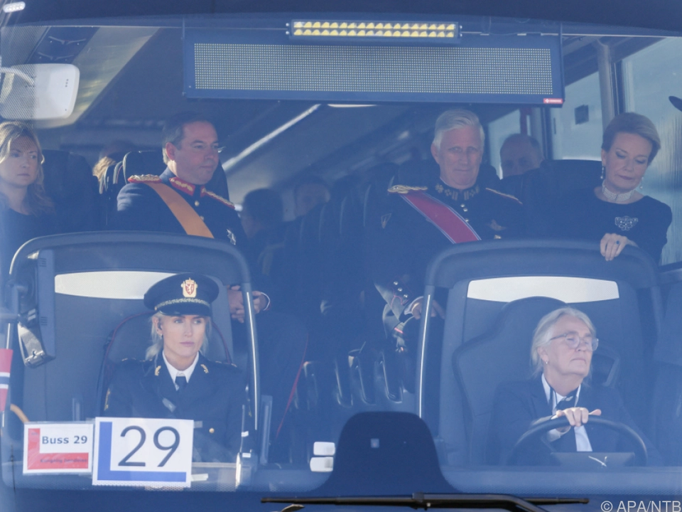Ungewöhnliches Gefährt für die Monarchen