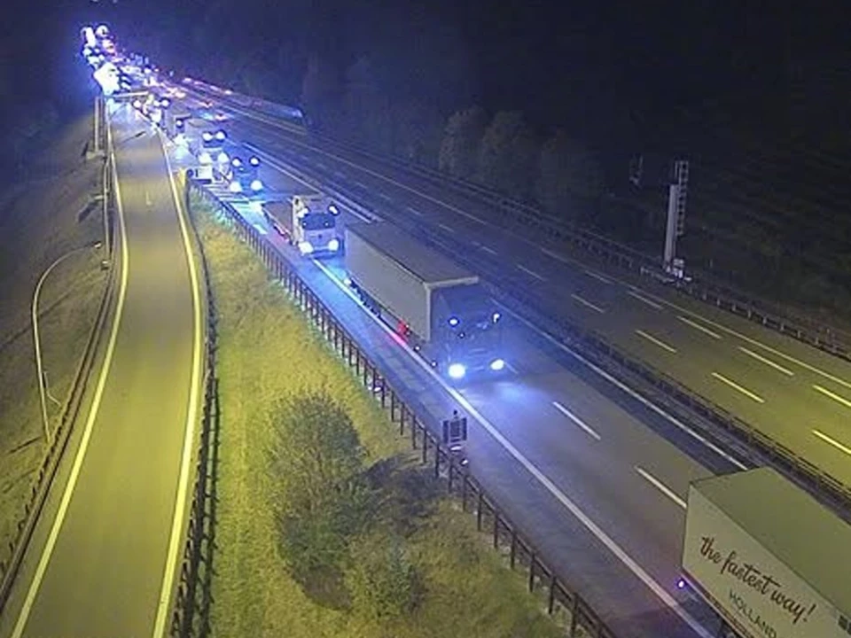 Lkw beschädigt Tunnel auf der Brennerautobahn