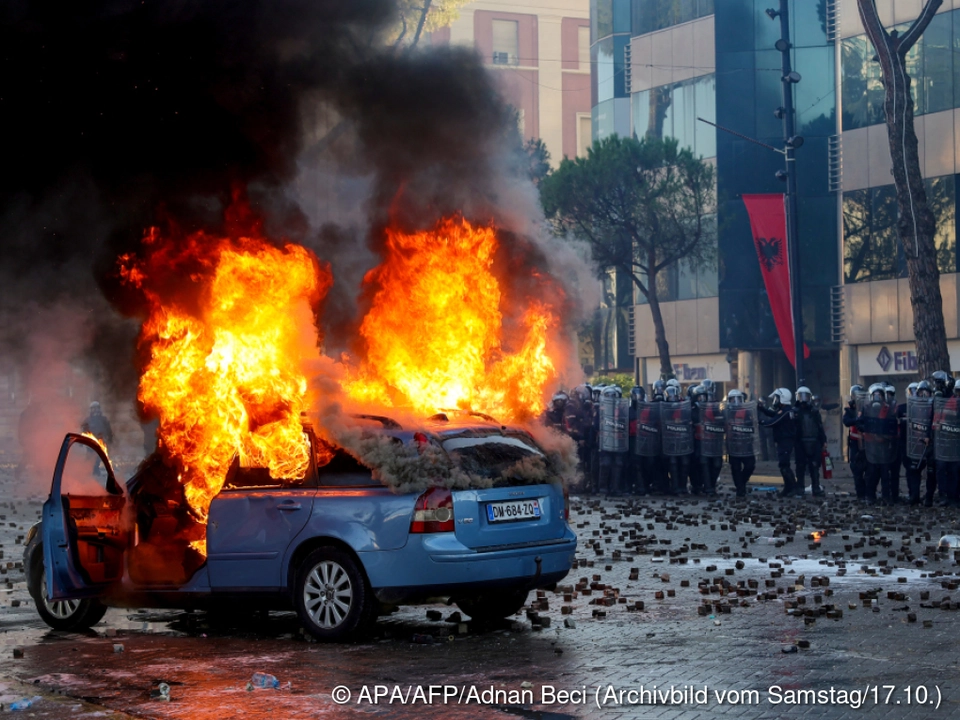 Ausschreitungen bei Anti-Regierungs-Protesten in Tirana