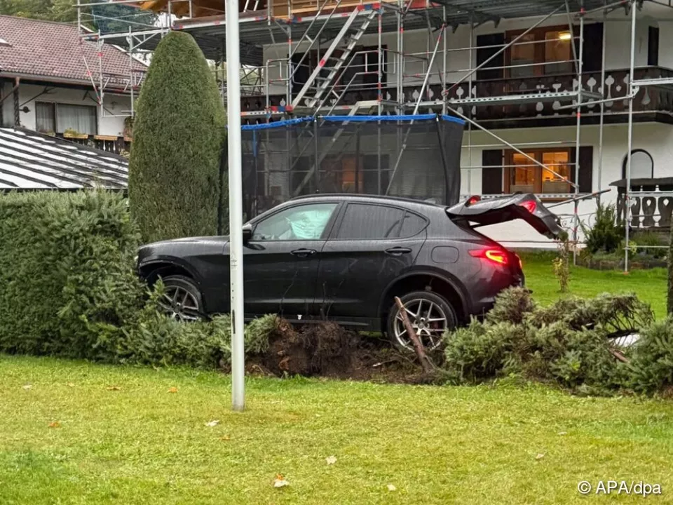 Die Verdächtigen verunfallten mit dem Fluchtauto