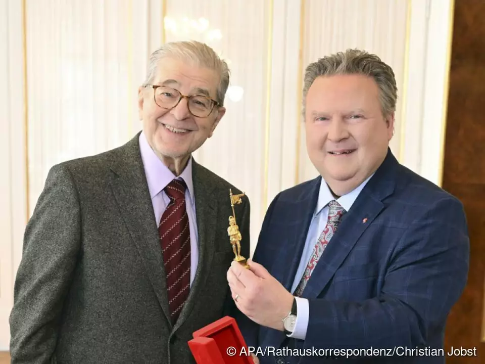 Erwin Steinhauer mit Goldenem Rathausmann geehrt