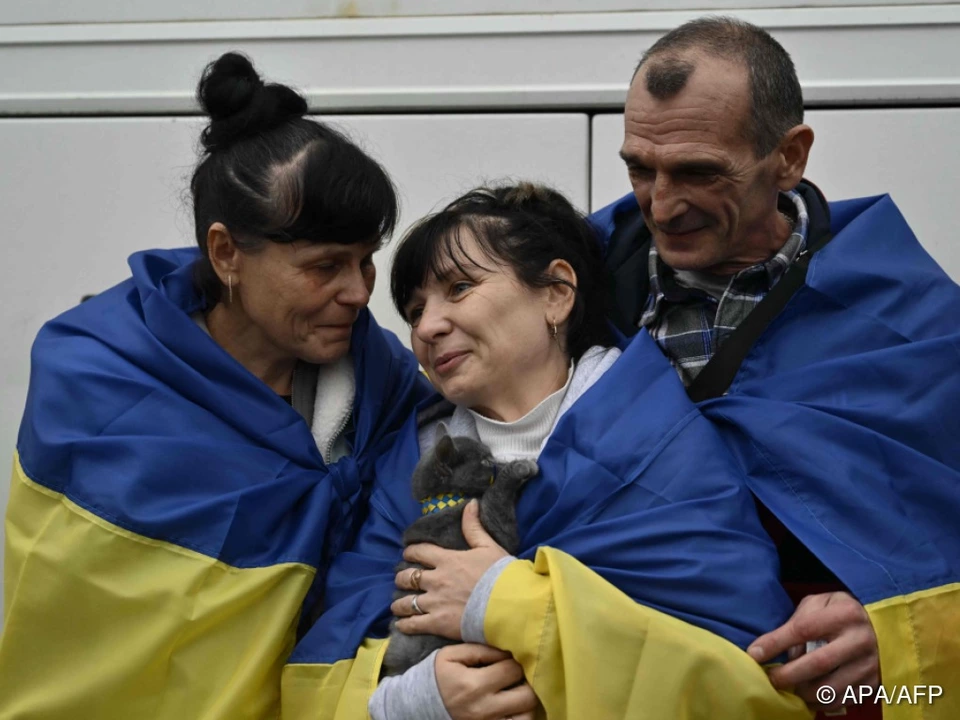 Evakuierte aus der Frontstadt Oleschky bei der Ankunft in der Ukraine