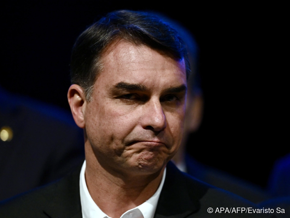 Flávio Bolsonaro soll in die USA ausgereist sein