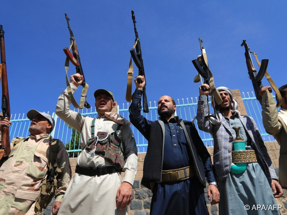 Houthi bekannten, Flughafen \