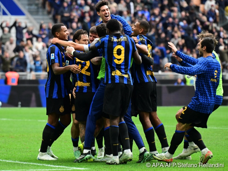 Inter drehte in der Nachspielzeit das Spiel und bleibt Tabellenführer