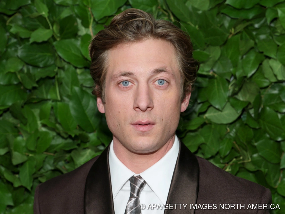 Jeremy Allen White vorsichtig mit Sicial Media