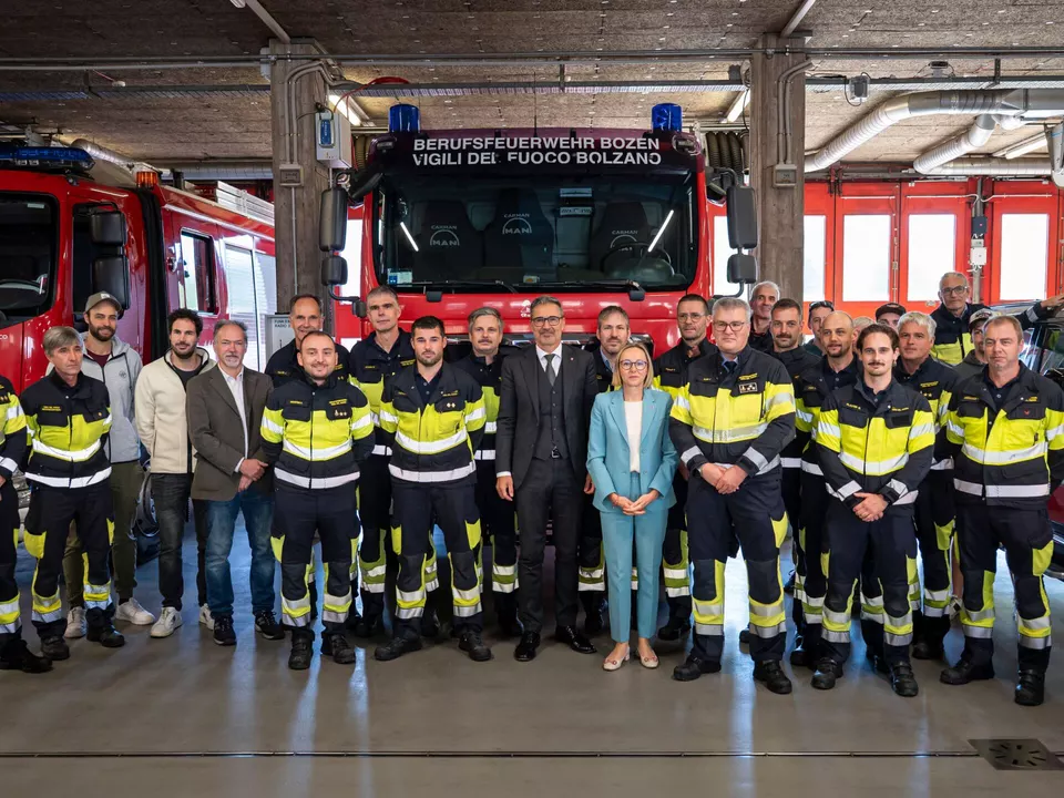 Kompatscher_Amhof_Alber_Vorstellung Vertrag Berufsfeuerwehr_Fabio Brucculeri_8