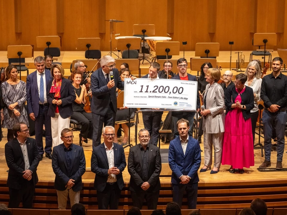 - Benefizkonzert Podium