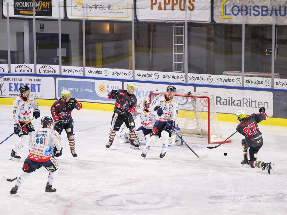 Spielszene-azione_di_gioco_Rittner_Buam_SkyAlps-HC_Asiago_29_10_26_Credits_Max_Pattis