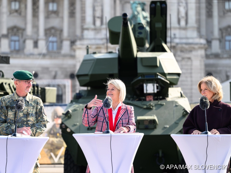 Tanner hob die Bedeutung des Bundesheers und seiner Geräte hervor