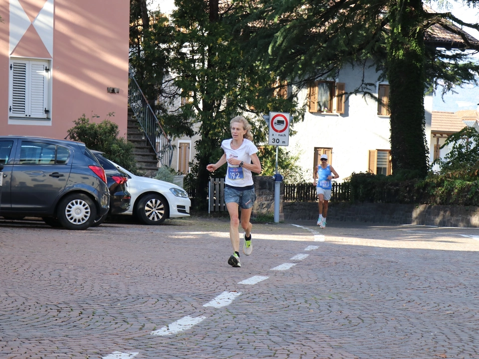 Thaler_Edeltraud_Siegerin-vincitrice_AgeFactor_Run_24_10_26_Credits_Sportissimus