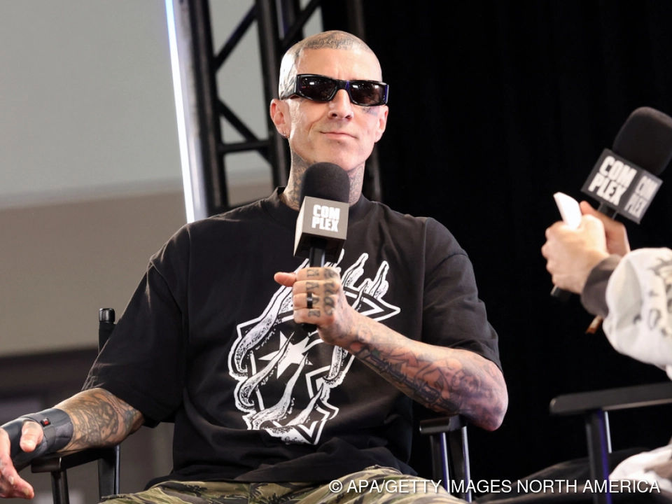 Travis Barker musste einen Nerv entlasten