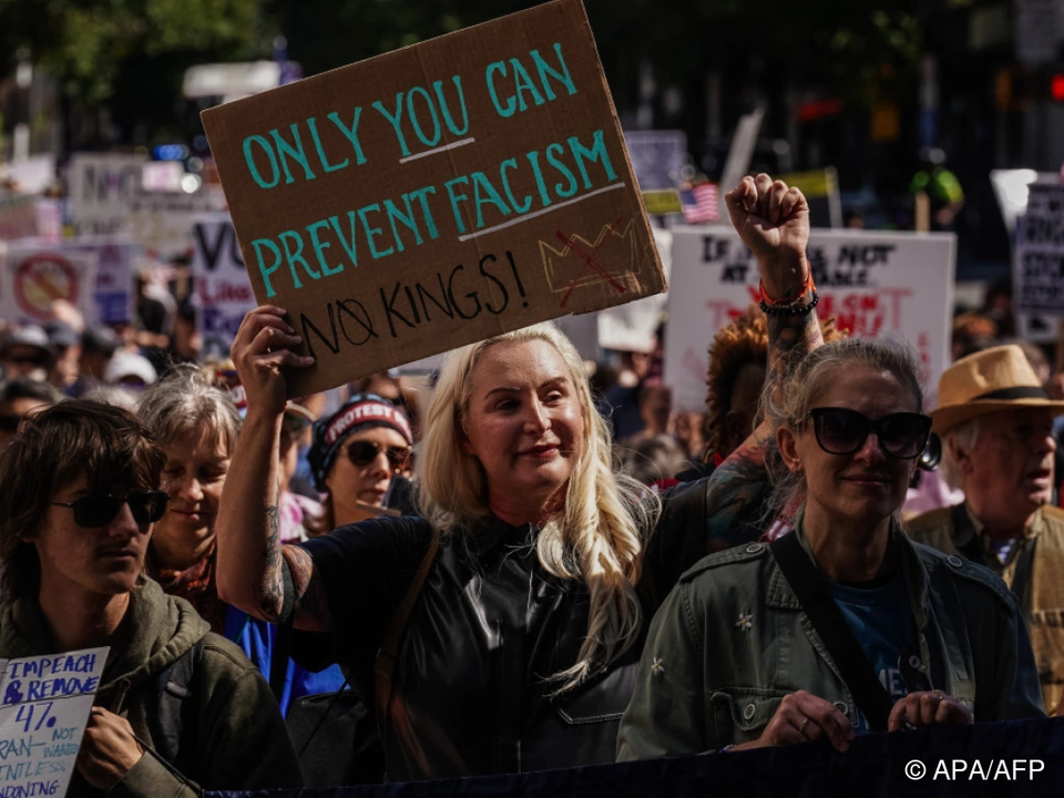 Zahlreiche Menschen gingen gegen Trump auf die Straße